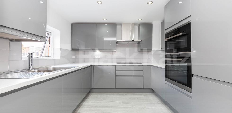 			NEWLY RENOVATED 2 BED, 2 Bedroom, 1 bath, 1 reception Apartment			 Beechwood Road, CROUCH END N8